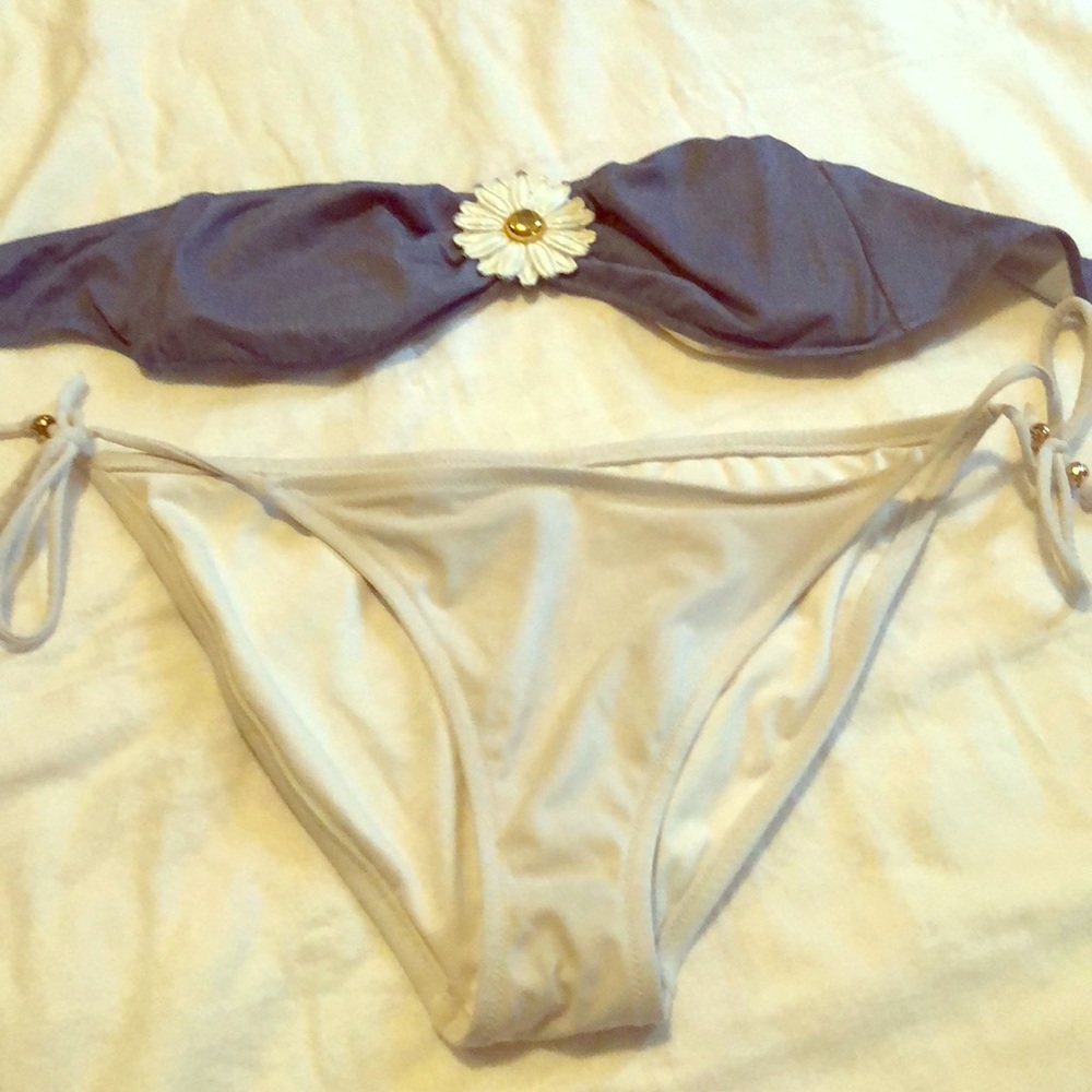Vs Daisy two piece